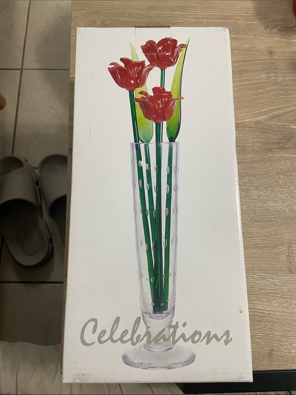 VTG CELEBRATIONS BRAND MINI BOUQUET 3 GLASS ROSES, VASE, 2 LEAVES